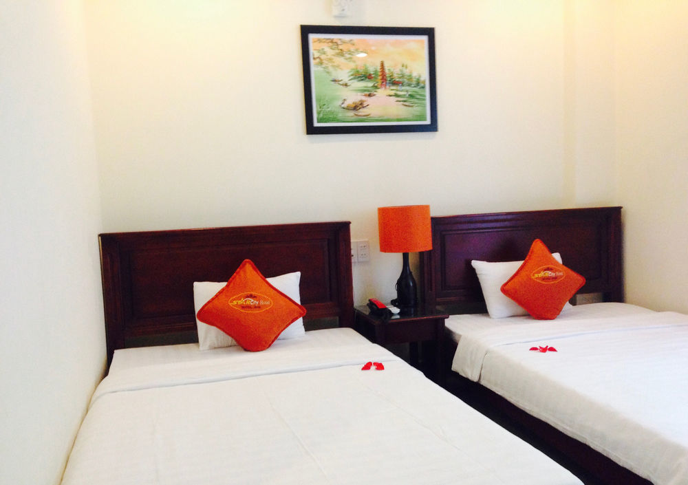 Golden Star Hotel Hué Extérieur photo