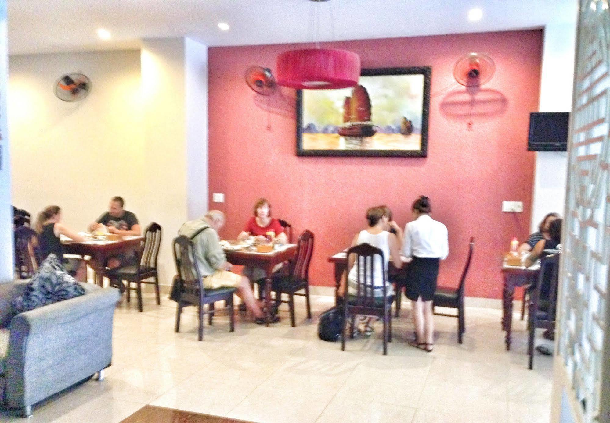 Golden Star Hotel Hué Extérieur photo
